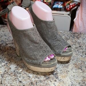 American Rag Co. Sz 8 wedges